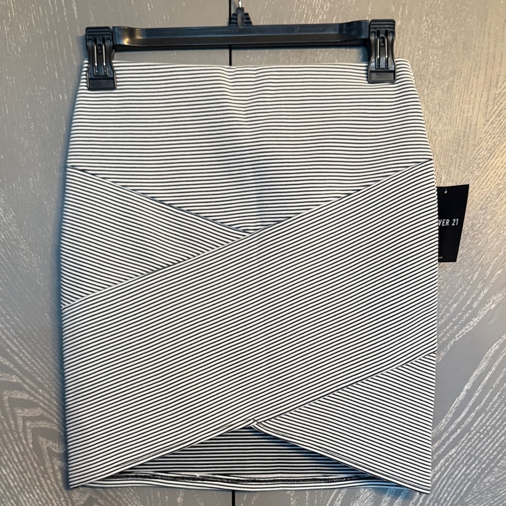 Forever 21 Striped Asymmetrical Skirt in Black and White